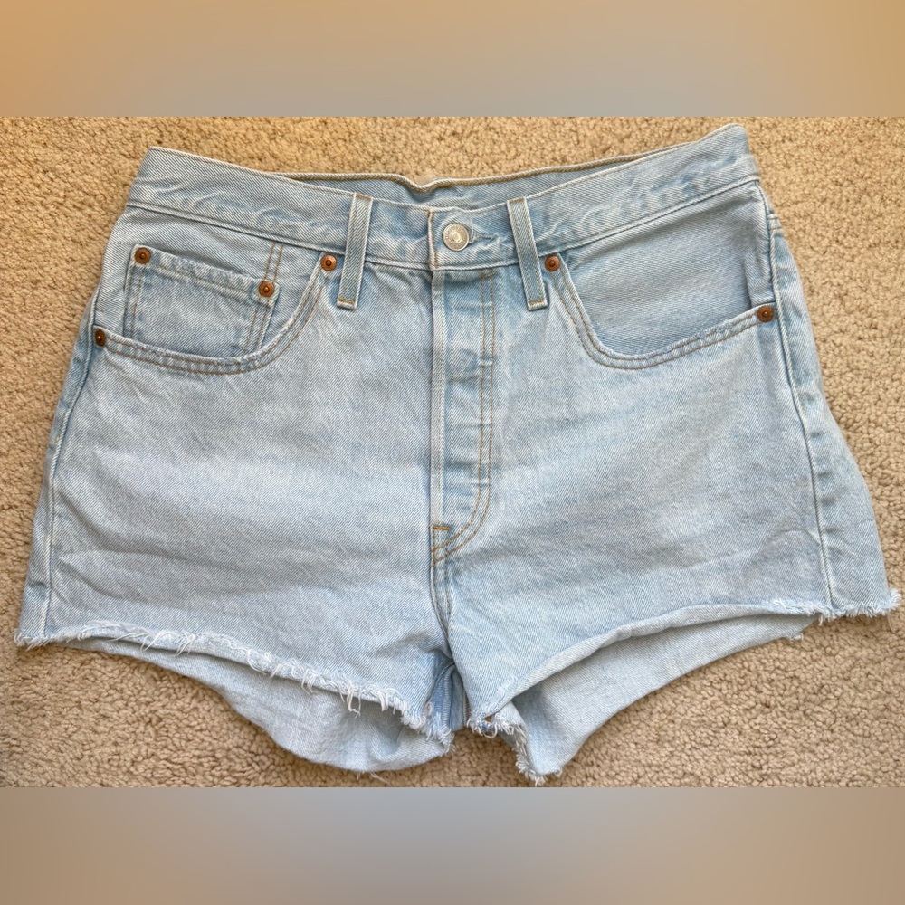 Levi’s Women’s 501 Light Blue Denim Shorts size 30